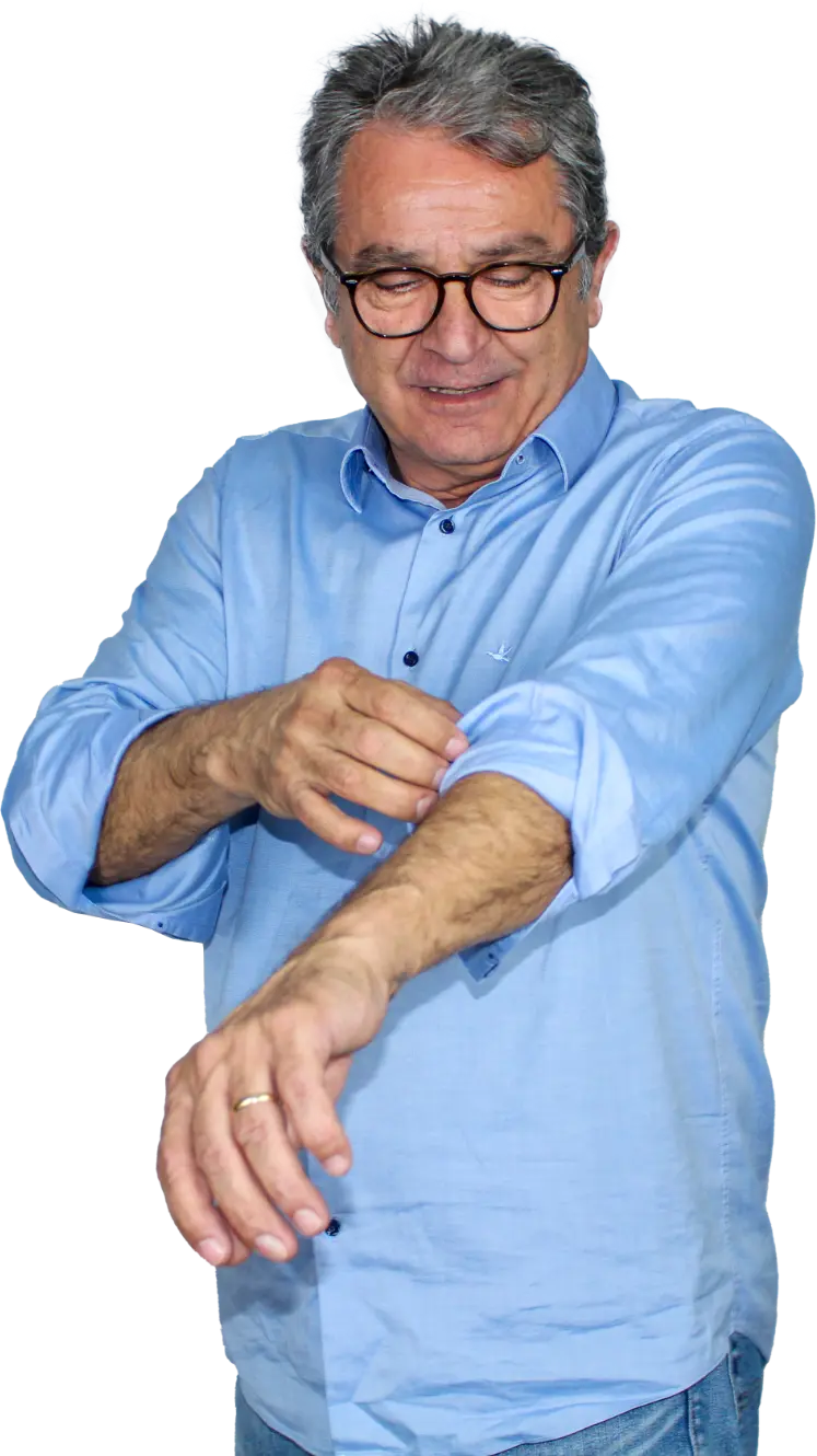 Dr. João Naves com camisa azul